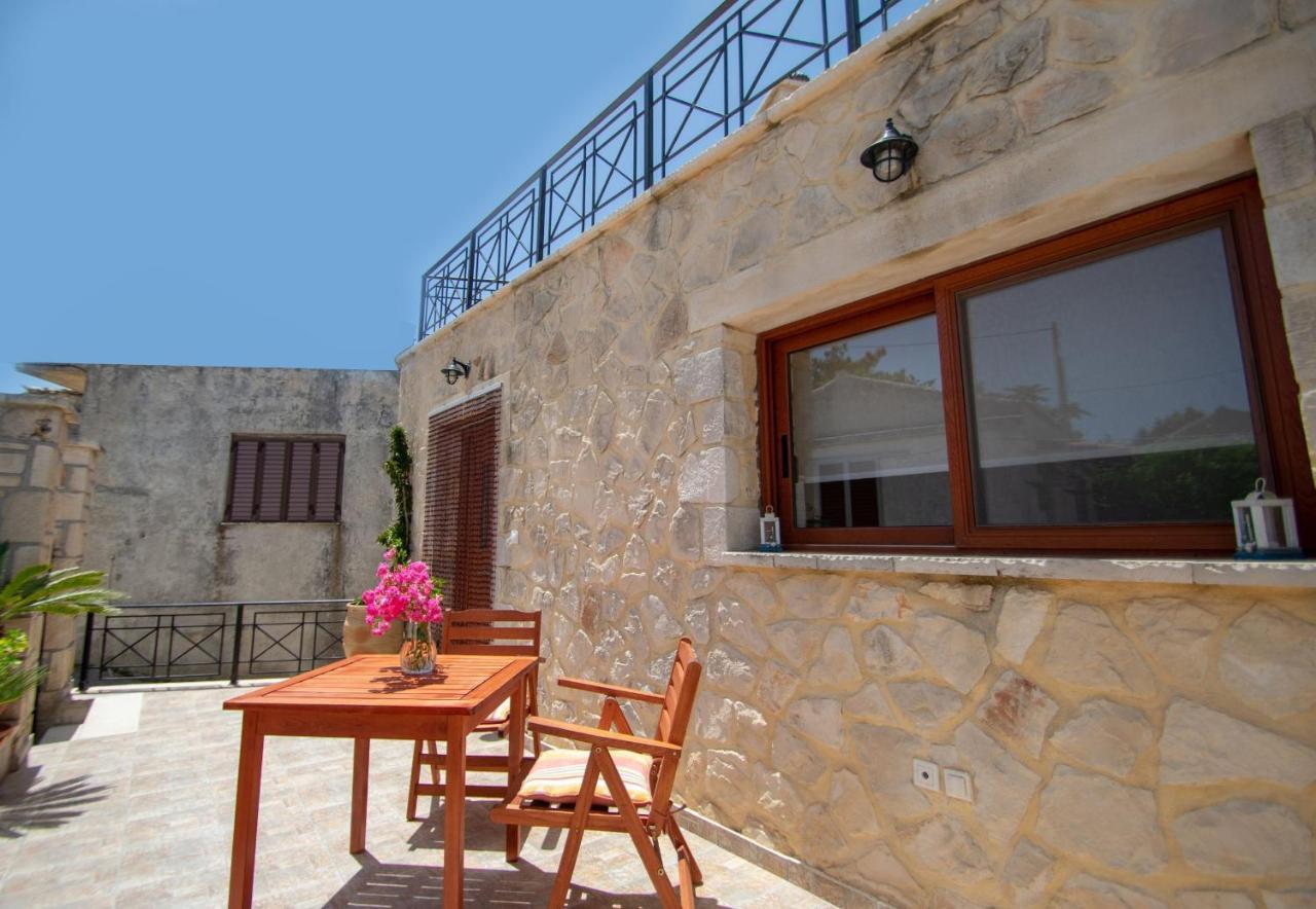 Kantouni House Volimes Luaran gambar
